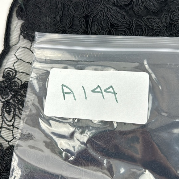 River Island Black Lace Crop Tank Top - Picture 8 of 8